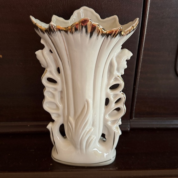 💥(Price decrease)Empress by Haruta; White and Gold Floral Vase - Picture 2 of 4